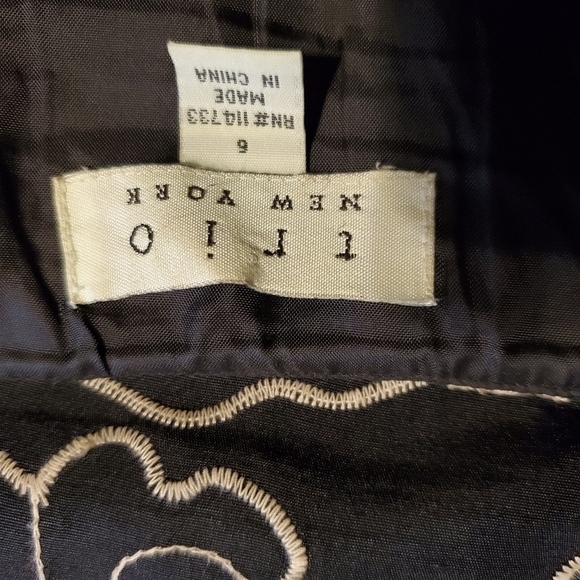 TRIO New York Black Silk Embroidered Skirt Size 6 - Picture 2 of 6